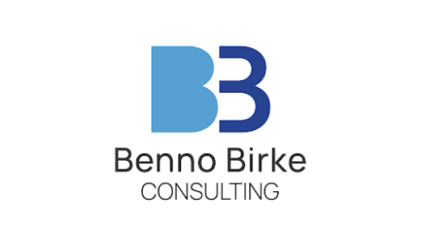 Benno Birke begleitet Unternehmer, Geschäftsführer und Führungskräfte als Mentor und Sparringspartner in anspruchsvollen Veränderungsphasen. Auf Grundlage seiner langjährigen Führungserfahrung unterstützt er dabei, Orientierung zu schaffen, tragfähige Entscheidungen zu treffen und Veränderungen wirksam umzusetzen.